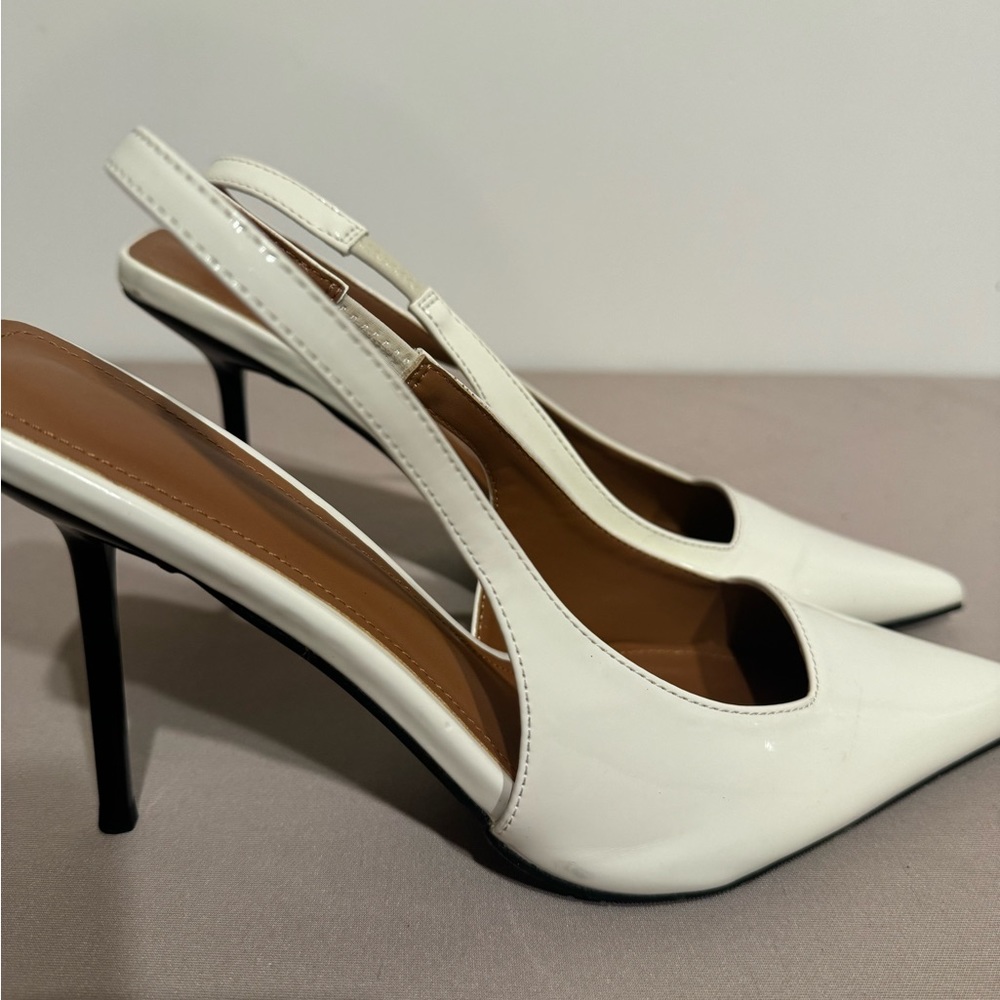 White shoes size 9 - Picture 3 of 16